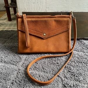 Elegant Tan Leather Crossbody Bag